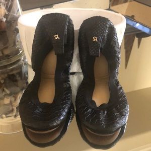 Pre-Loved YS black leather travel flats.